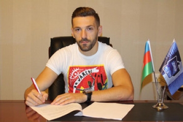 ​`Zirə` klubu albaniyalı futbolçu ilə müqavilə imzalayıb