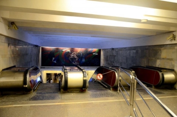 `20 Yanvar` metro stansiyasının bir girişi bağlanır