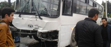 Sumqayıtda avtobus minik maşını ilə toqquşub: iki ölü