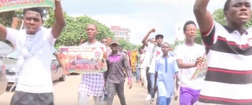 Nigeriyada gənclər Şeyx Zəkzakiyə azadlıq tələbi ilə  aksiya keçirib-VİDEO