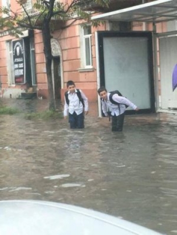Batumi şəhərini su basdı