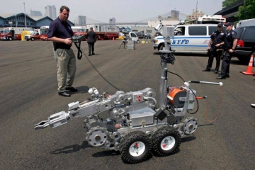 Polis robot iş başında 