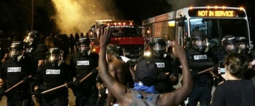 Amerikada polis və etirazçılar arasında qarşıdurma: xəsraət alanlar var  - VİDEO
