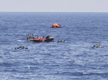 Gəmi batdı: 29 ölü, yüzlərlə itkin - VİDEO