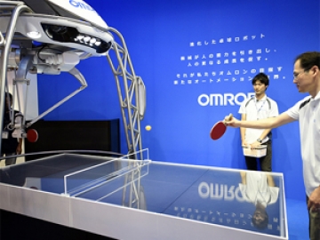Yapon robotu dünyada ilk dəfə stolüstü tennis üzrə məşqçi statusu alıb