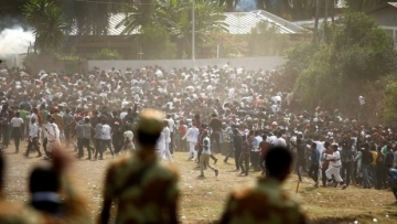 Efiopiyada aksiyaçılara atəş açılıb, yüzlərlə insan ölüb