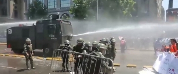 Çilidə polis etirazçıları belə dağıtdı - VİDEO