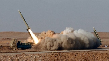 İran hərbi təlimdə yeni raketi sınaqdan keçirib