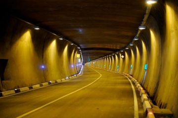 XƏBƏRDARLIQ: Paytaxtdakı tunellərdən keçəndə diqqətli olun - VİDEO