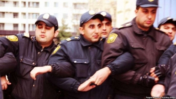 Dünya hesabatı: Azərbaycan hakimiyyəti repressiyaları dayandırmır