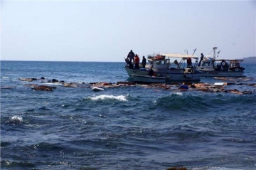 Miqrantları daşıyan gəmi batdı: 180-ə yaxın insan itkin düşüb