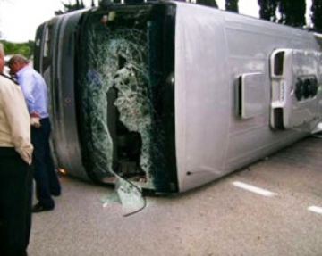 İspaniyada uşaqlarla dolu avtobus aşıb - 17 yaralı