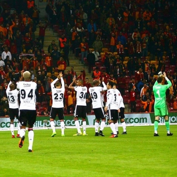 `Beşiktaş` İstanbul derbisində `Qalatasaray`ı məğlub edib - FOTO/VİDEO