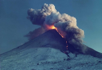 Rusiyada vulkan püskürüb - son 2 əsrdə ilk dəfə