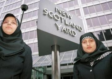 Şotlandiyada qadın polislərə hicab geyinmək icazəsi verildi