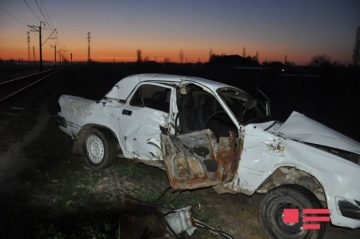 Sabirabadda qatar avtomobili vurub, 2 nəfər ölüb, 1 nəfər xəsarət alıb