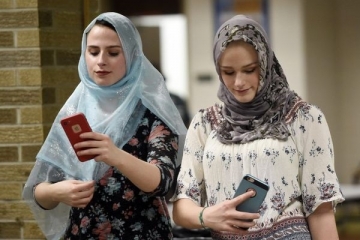 Amerika məktəblərində islami hicabın təqdimatı