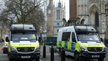 Londonda məscidin qarşısında TERROR - 1 ölü, 10 yaralı