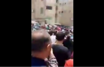 İordaniyada İsrail səfirliyinə hücum edən şəxsin dəfnində minlərlə insan iştirak etdi - VİDEO