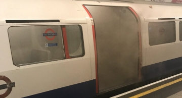 Metroda qatar yandı, sərnişinlər evakuasiya edildi- Londonda