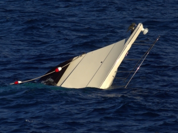 Çinin sahillərində balıqçı gəmisi batıb - 10 nəfər itkin düşüb