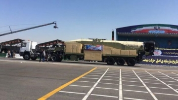 İran 1800 km-lik yeni ballistik raketini nümayiş etdirib  -VİDEO
