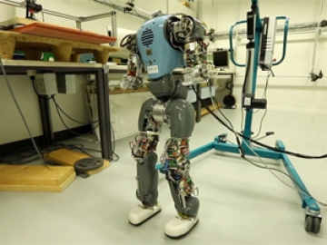 Yeni robot insan kimi yeriməyi öyrənir - VİDEO