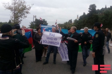 BMT-nin Bakıdakı Ofisi qarşısında İraqın ərazi bütövlüyünə dəstək aksiyası keçirilib - FOTO