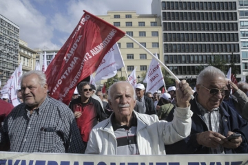 Yunanıstanda pensiyaçılar etiraz aksiyası keçirib  - FOTO