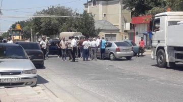 Susuz qalan Abşeron sakinləri aksiya keçirdi: Polis hadisə yerində – Foto