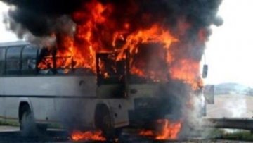 Mədinədə hacıları daşıyan avtobus yandı - VİDEO