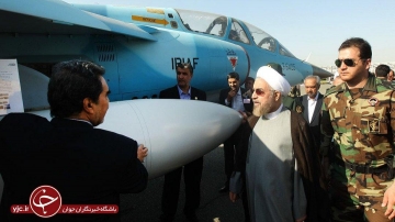 İran yerli istehsallı ilk reaktiv qırıcını təqdim edib (FOTO)