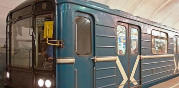 Metroda problem yarandı - sərnişinlər qatardan boşaldıldı