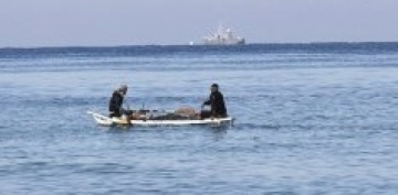 İsrail donanması Qəzzada balıqçı qayığını yandırıb, balıqçıları həbs edib