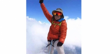 Amputasiya edilmiş ayaqları ilə 70 yaşında Everestə çıxan ilk alpinist