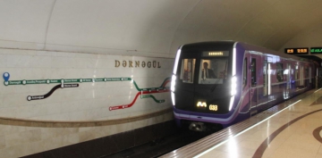 Bakı metrosunda qatarda problem yaranıb