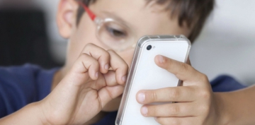 Smartfona görə görmə qabiliyyətini itirməməyin yolları açıqlanıb
