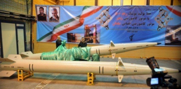 İran yeni raketi nümayiş etdirdi 