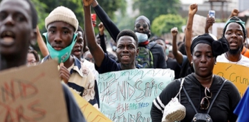 Nigeriyada polislərə qarşı etiraz aksiyaları artır  