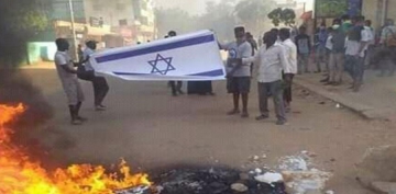 Sudanda sionist rejim bayrağı yanadırıldı  