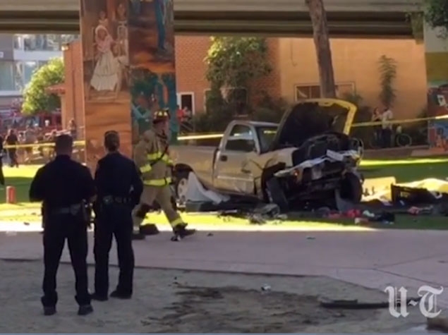 Kaliforniyada avtomobil körpüdən kütlənin üstünə düşüb, 4 nəfər ölüb, 9 nəfər yaralanıb