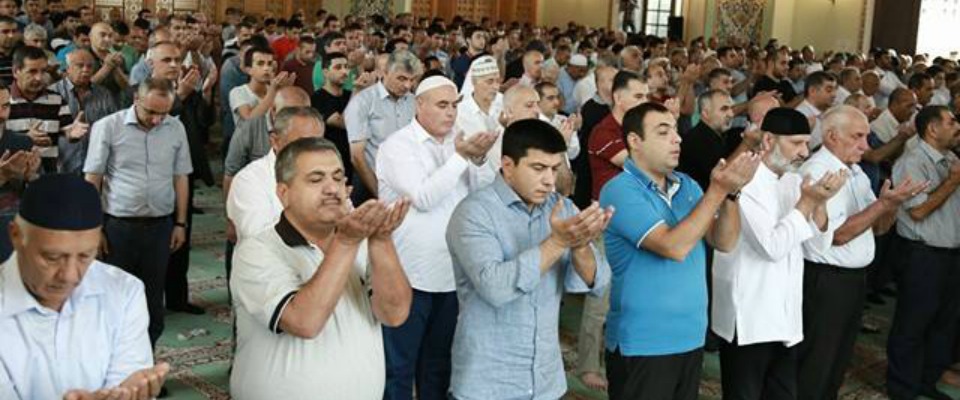 Azərbaycan məscidlərində Ramazan bayramı namazı qılınıb