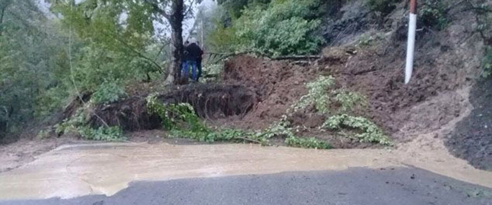 Sürüşmə nəticəsində Lənkəran-Lerik yolu tamamilə bağlanıb - FOTO