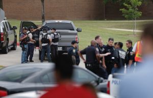 ABŞ-da universitetdə polis zabitini öldürən tələbə saxlanılıb  