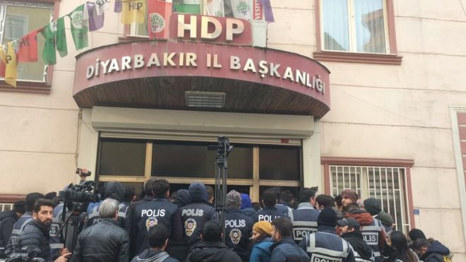 Türkiyə: Afrin əməliyyatına qarşı söz deyən 40-dan çox adam həbs olunub