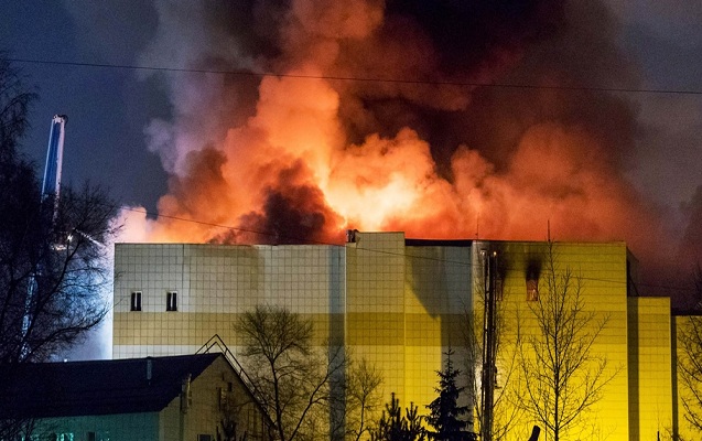 Rusiyada 64 nəfərin öldüyü yanğının başlama anı - VİDEO