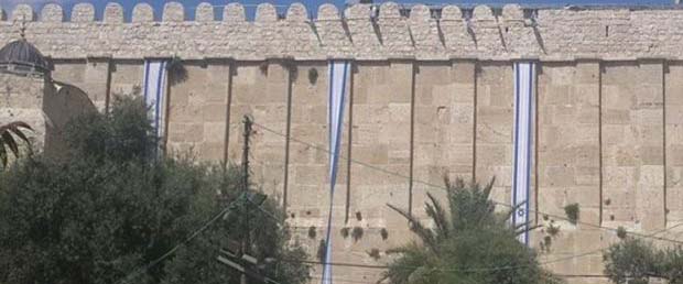 Radikal yəhudilər məscidə hücum etdi: İsrail bayrağı asdılar