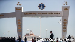 Türkmənistan Xəzərdə liman açıb