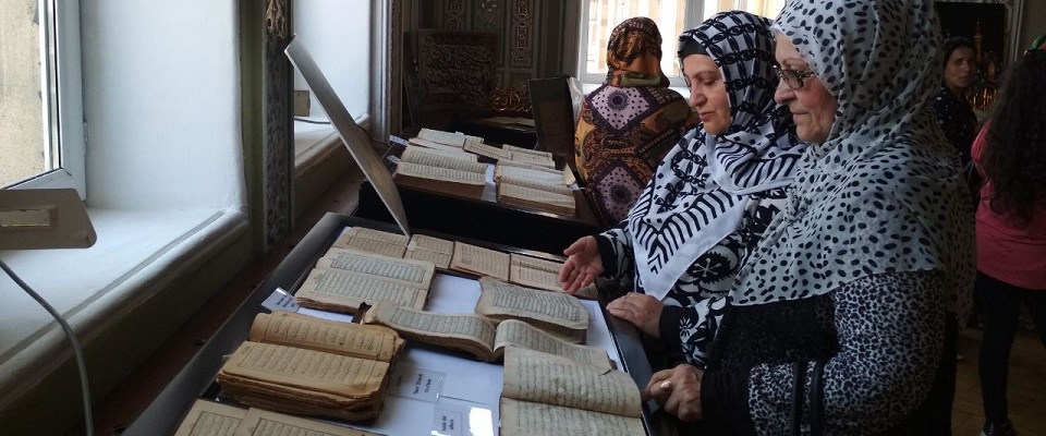 Azərbaycanda  Quran sərgisi keçirilir-FOTO