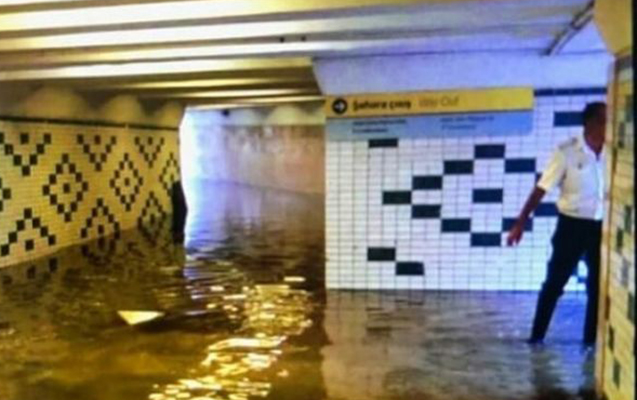 Yağış suları metroya da doldu - Video